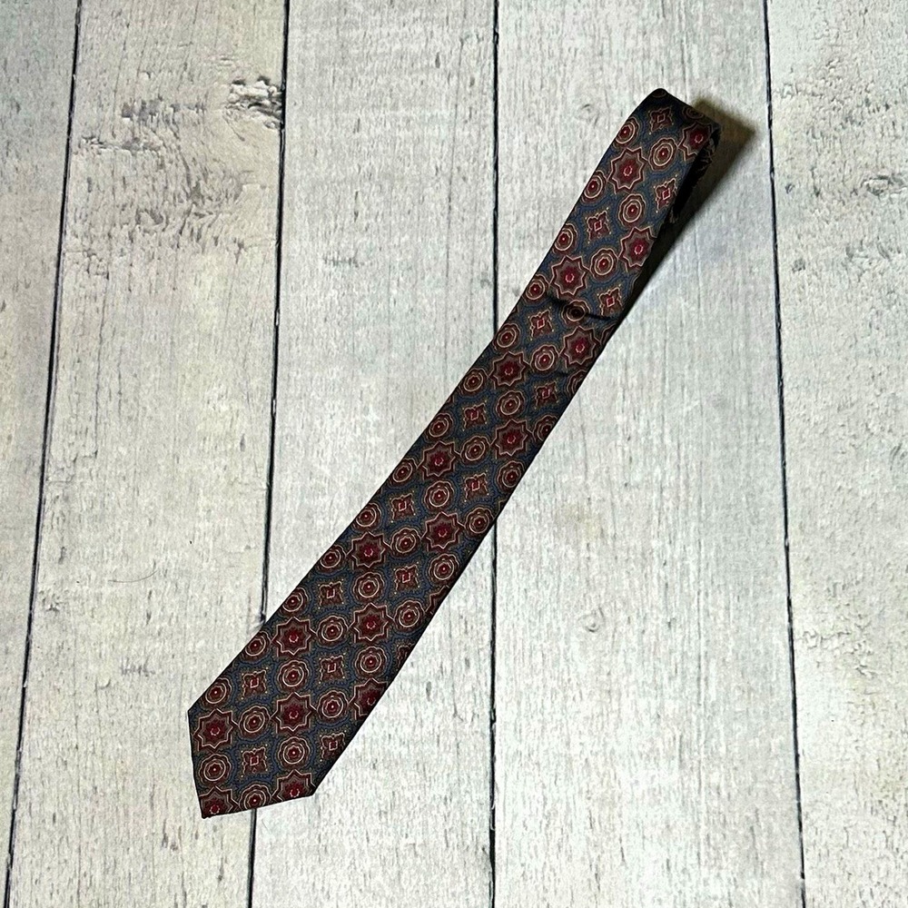 Boston Trader Men's Brown Red & Blue Geometric Pattern Pointed Tie Necktie